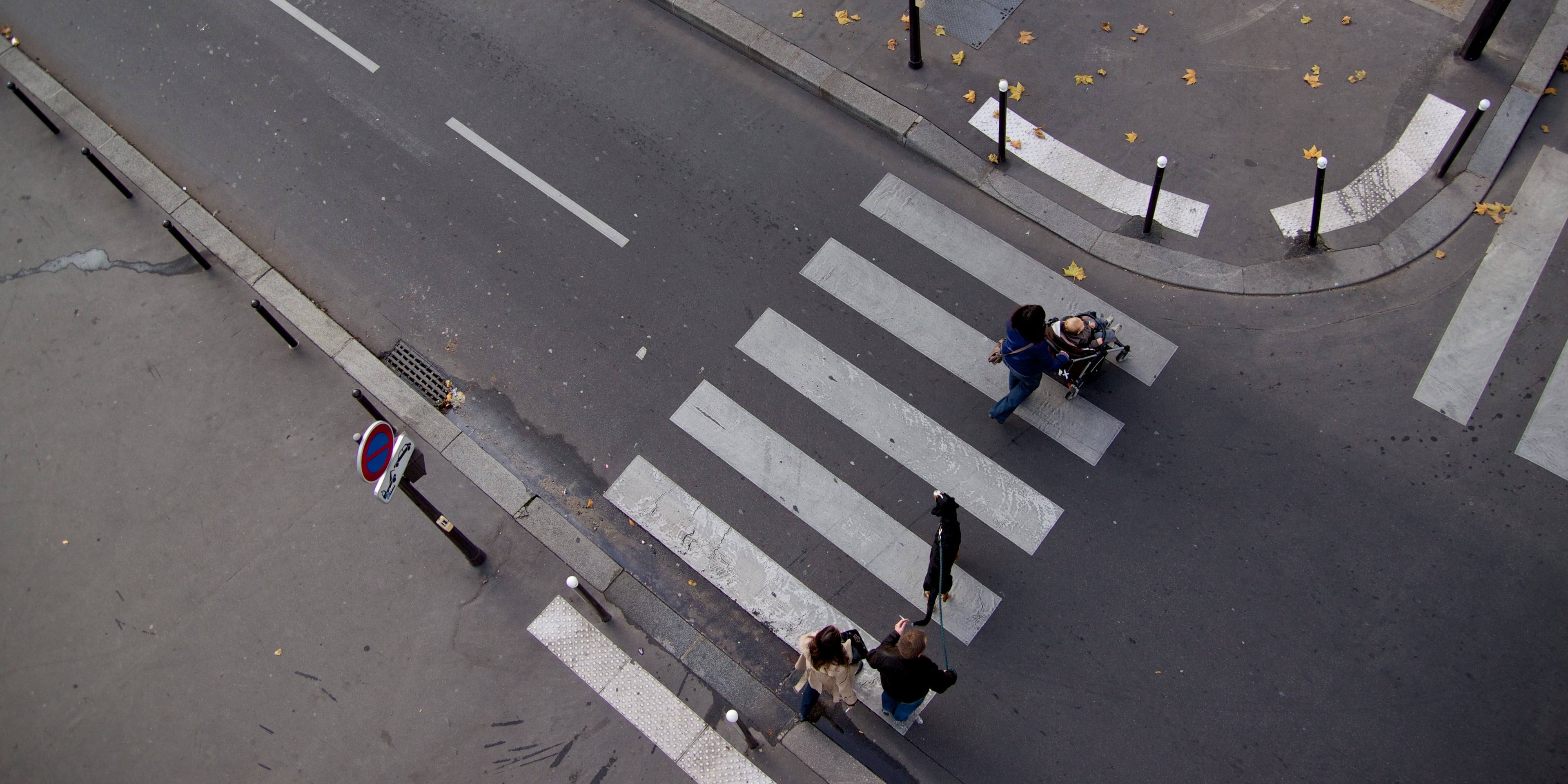 Paris street corner, from the promenade plantee. Wikimedia Commons
