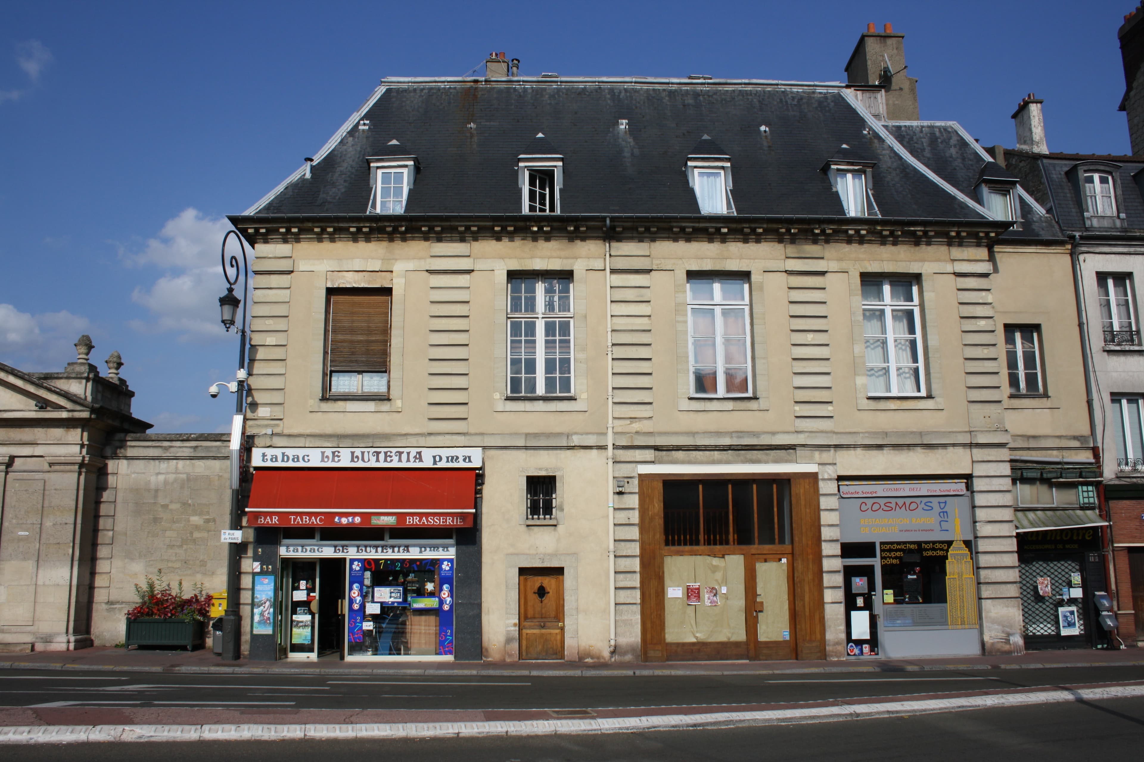 File:Maisons-Laffitte Pavillion 72 Paris Street 2011 4.jpg. Wikimedia Commons
